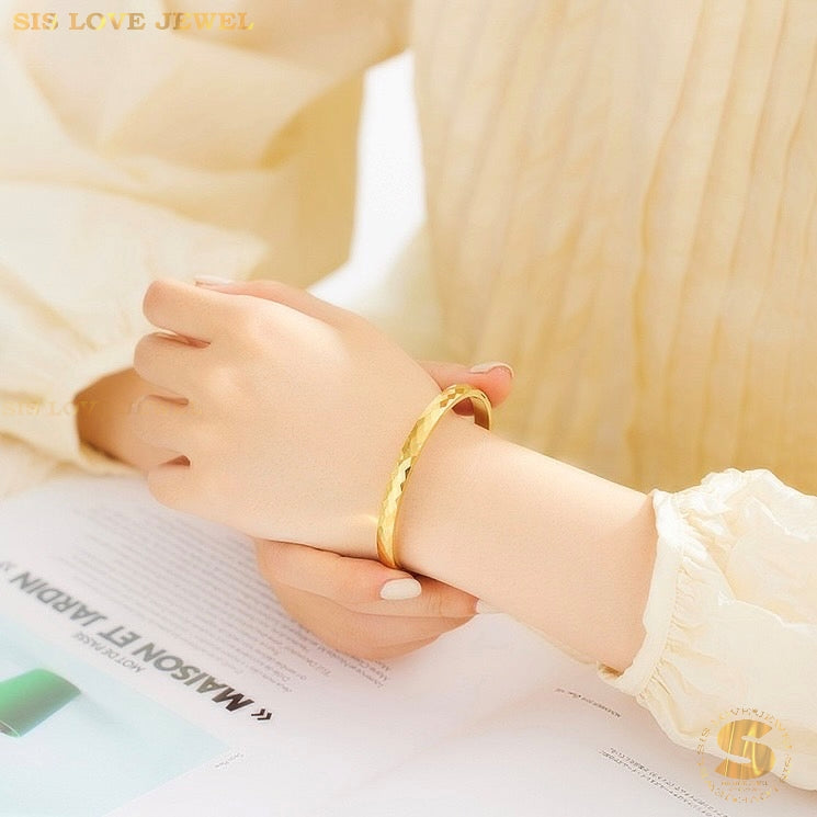 Minimalist Oval Bangle H093 Gold