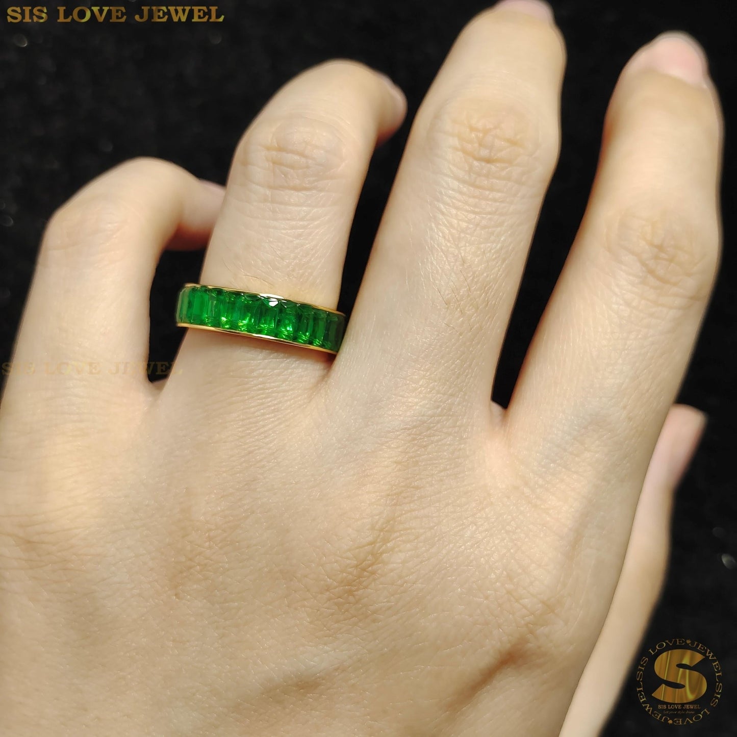 Cubic Zirconia Band Ring R045