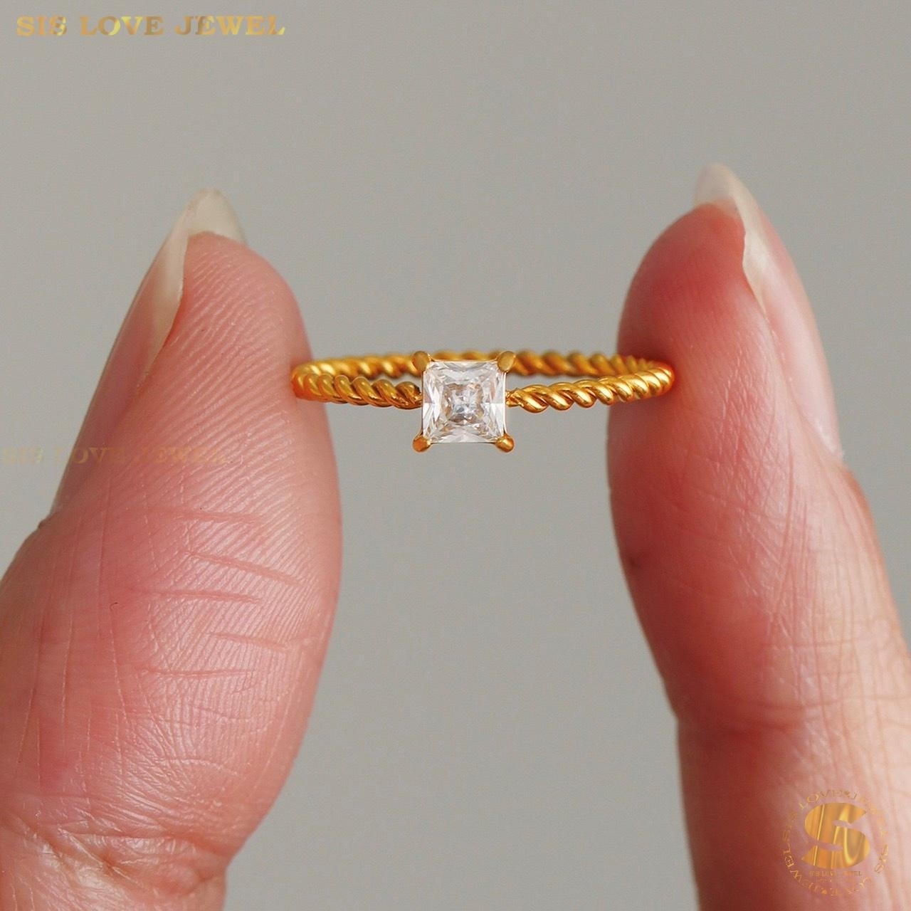 Diamond Zirconia Ring R124