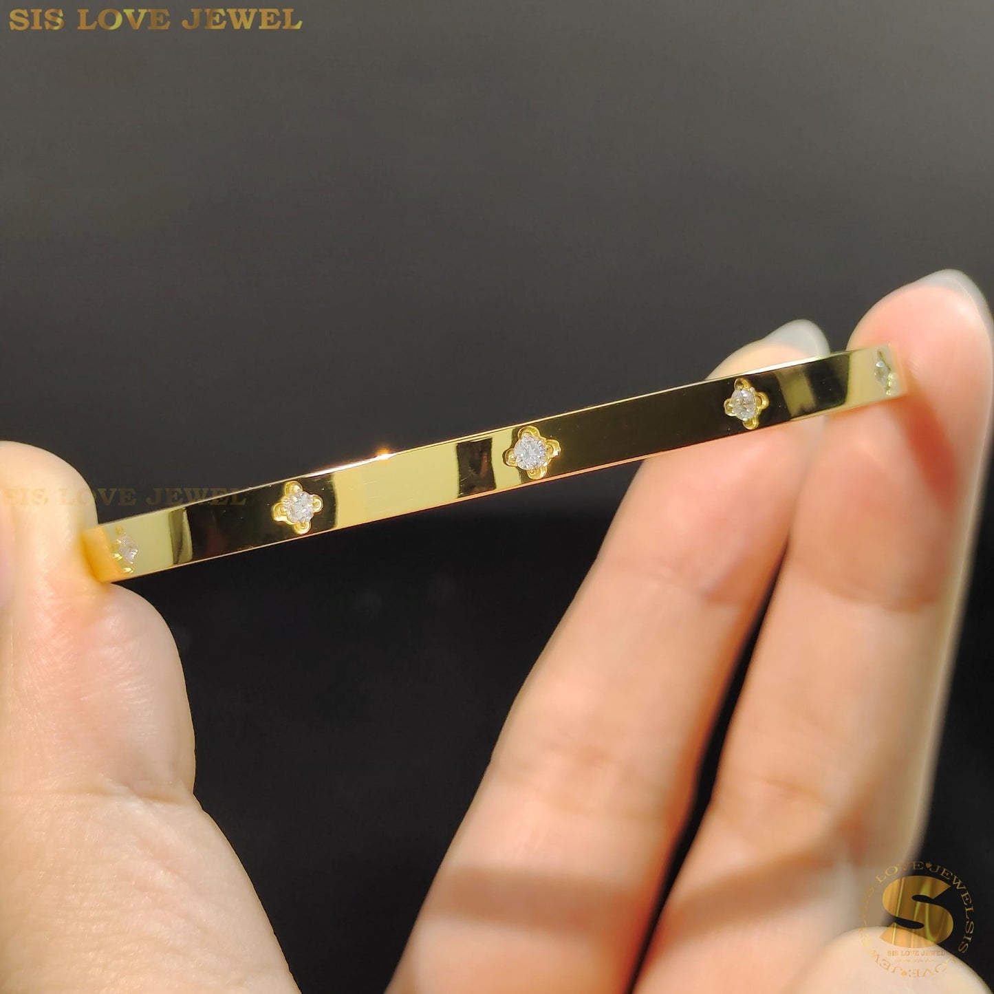 Star Zircon Oval Bangle H102 Gold