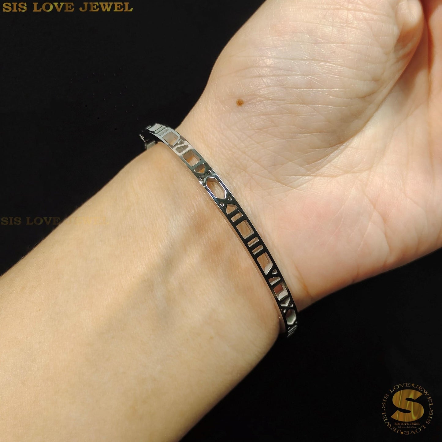 Timeless Roman Whisper Bangle H036 Silver