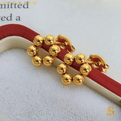Dainty Beaded Flower Studs S007