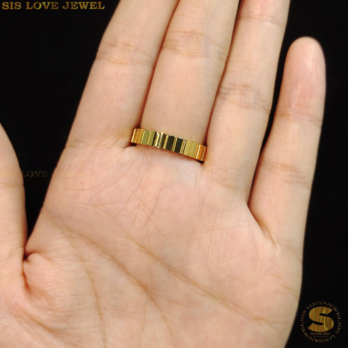 Polished Gold Cube Ring R087