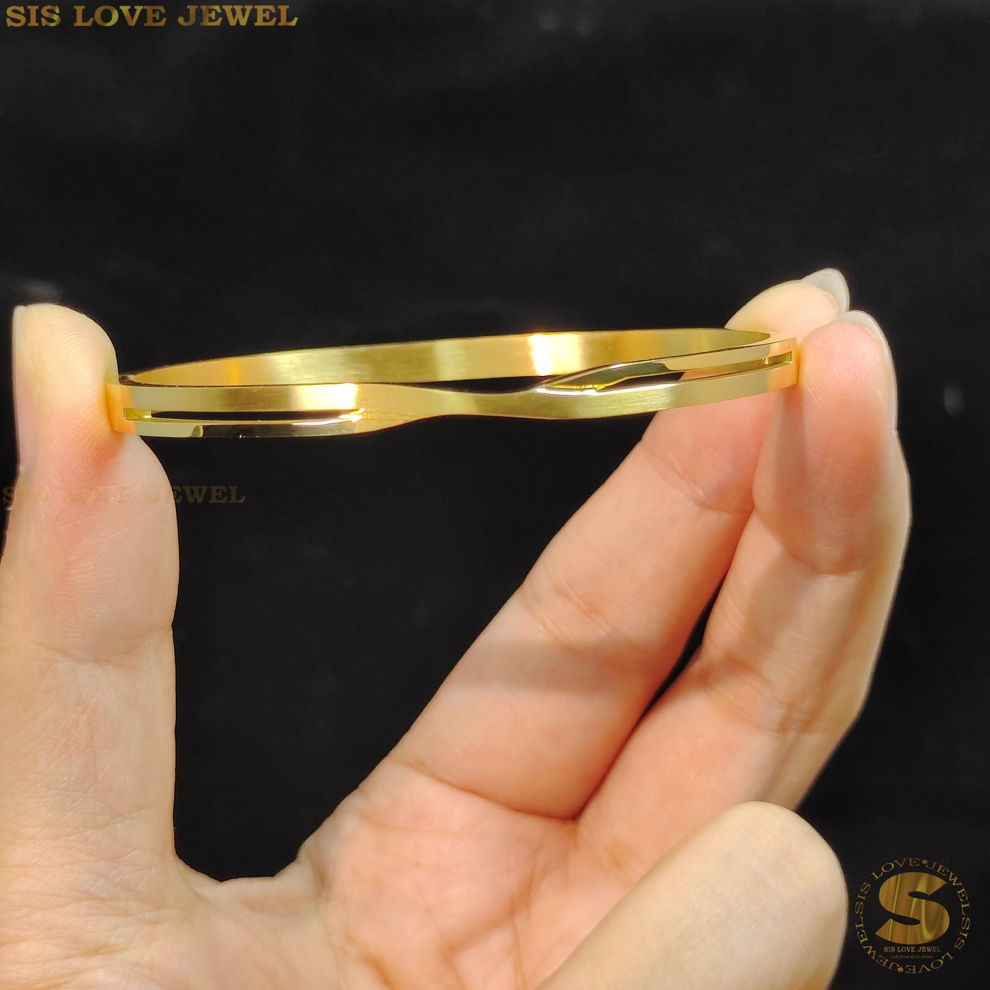 Matte Minimalist Cross Oval Bangle H099