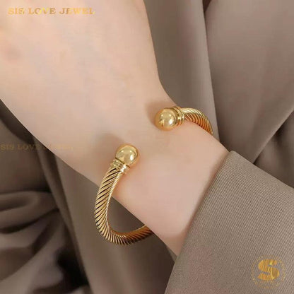 Twisted Love Bangle H177