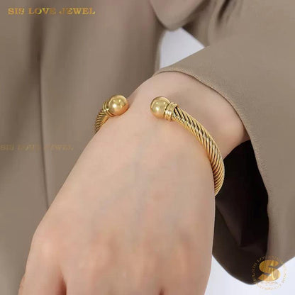 Twisted Love Bangle H177