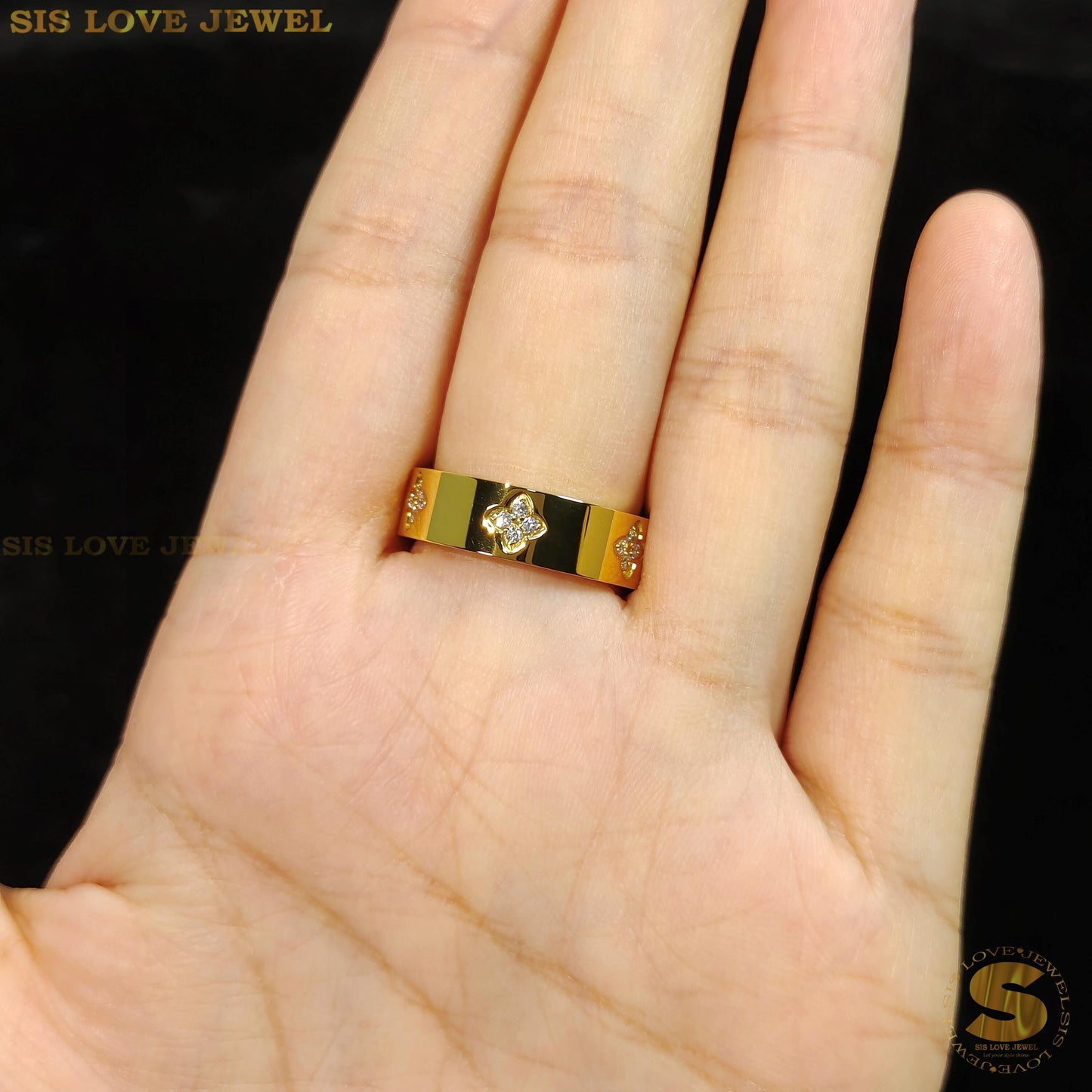 Clover Cubic Zirconia Ring R067