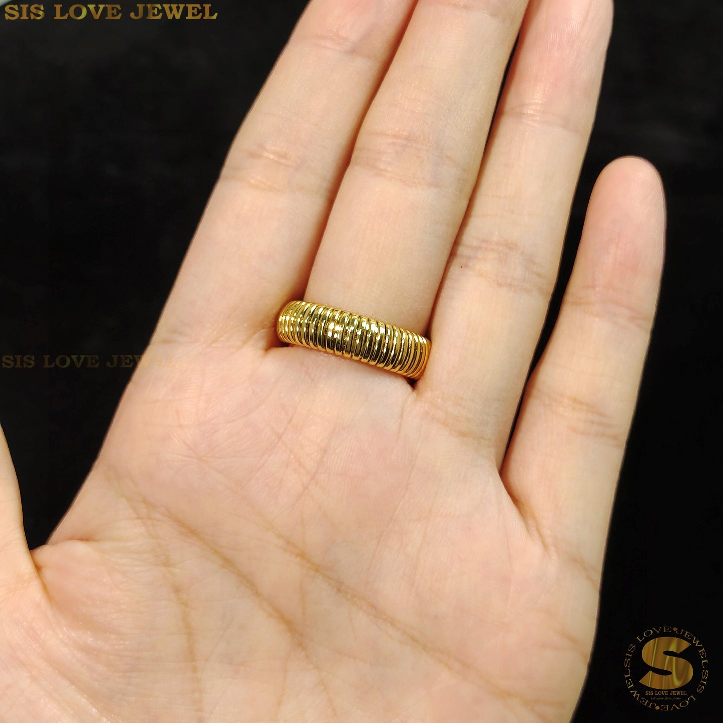 Twisted Luxe Band Ring R051