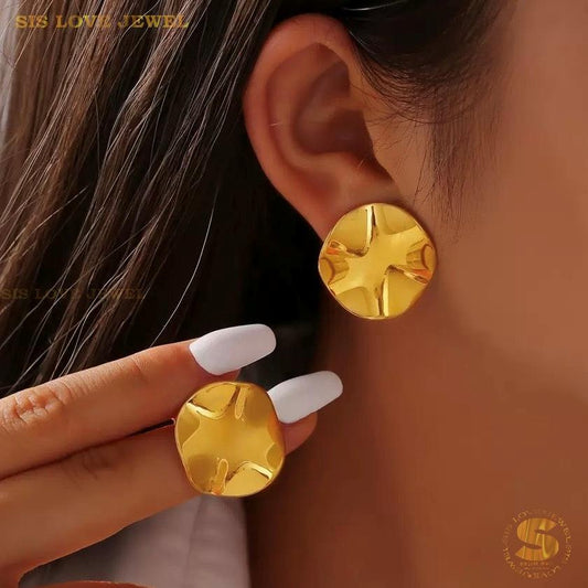 Sleek 18K Gold Irregular Stud Earrings S054