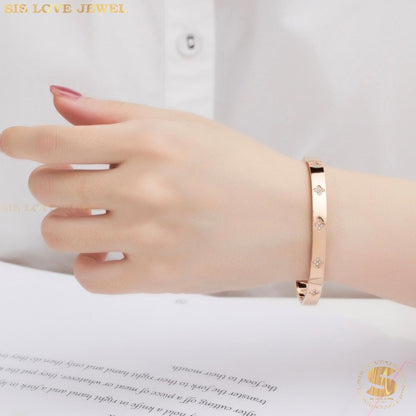 Clover Zirconia Bangle H032