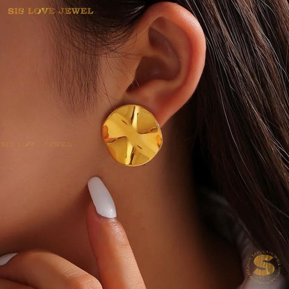 Sleek 18K Gold Irregular Stud Earrings S054