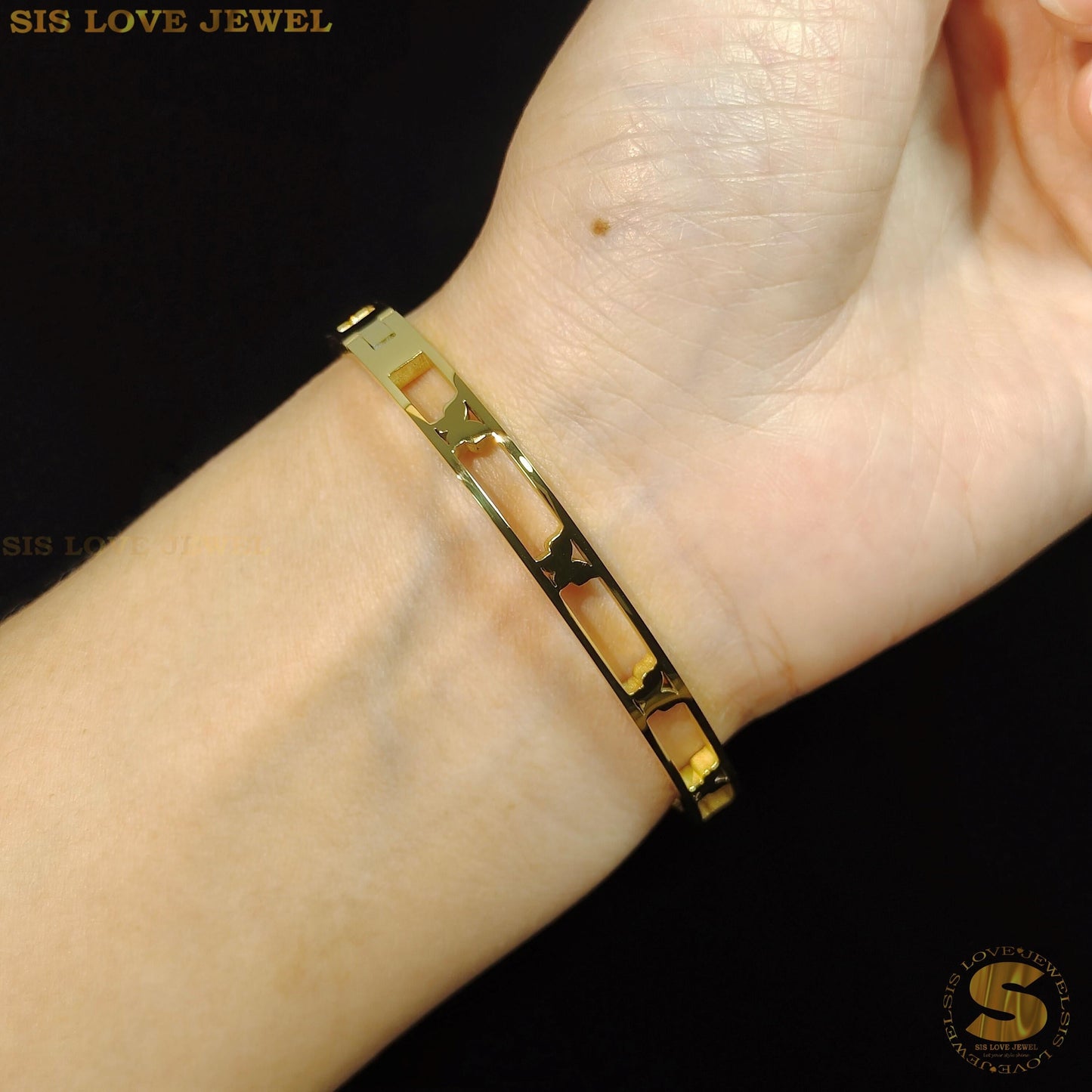 3D Butterfly Oval Bangle H139