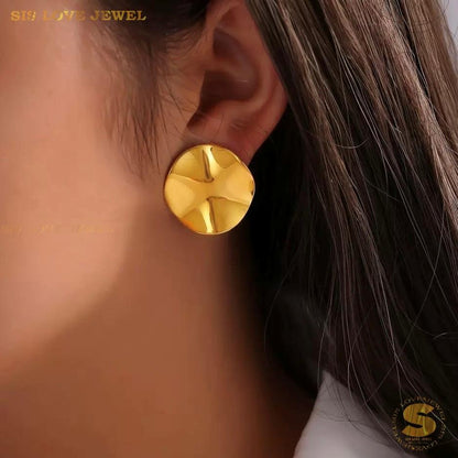 Sleek 18K Gold Irregular Stud Earrings S054