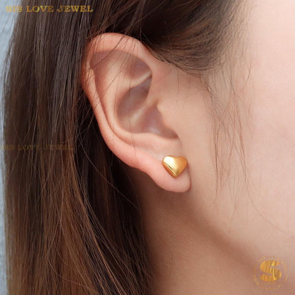 Dainty Puffy Heart Studs S040