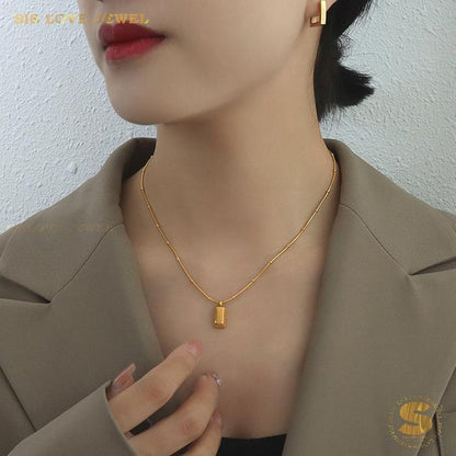 Chic Gold Bar Necklace N040
