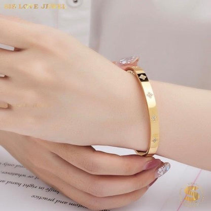 Clover Zirconia Bangle H032
