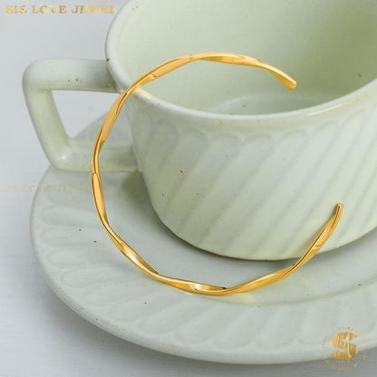 Twisted Adjustable Bangle H145