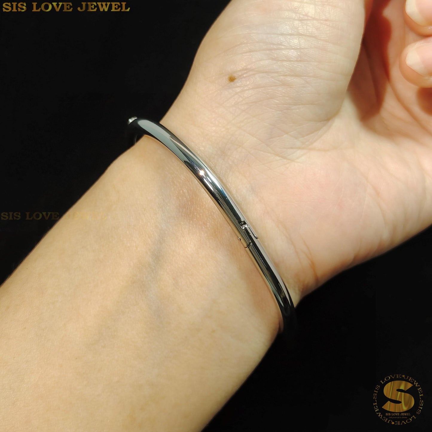 Silver Color Shiny Oval Bangle H090