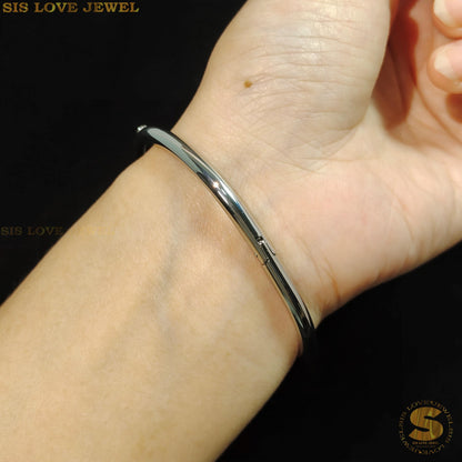Moonlit Oval Embrace Bangle H090 Silver