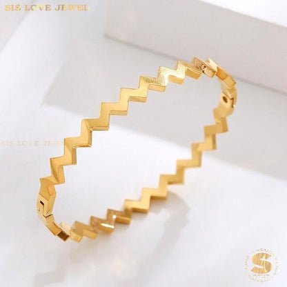 Pure Love Gold Plated Bangle H115