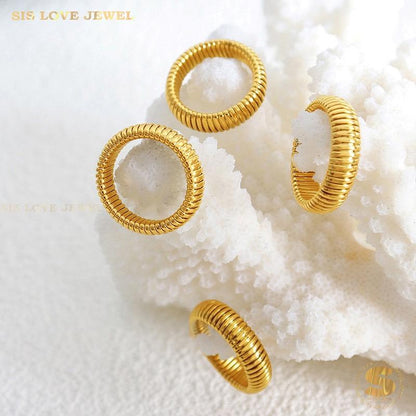 Twisted Luxe Band Ring R051