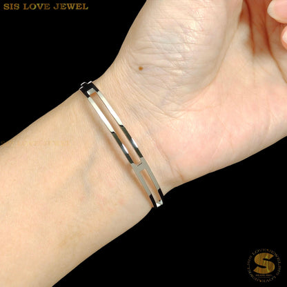 Silver Color Infinity Oval Bangle H011