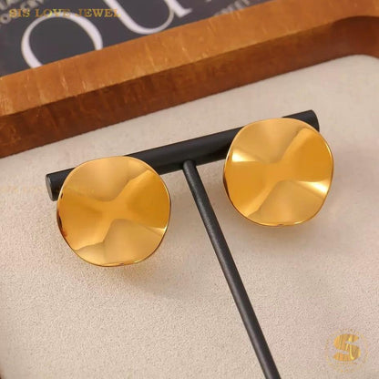 Sleek 18K Gold Irregular Stud Earrings S054