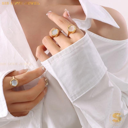 Elegant Shell Ring R022