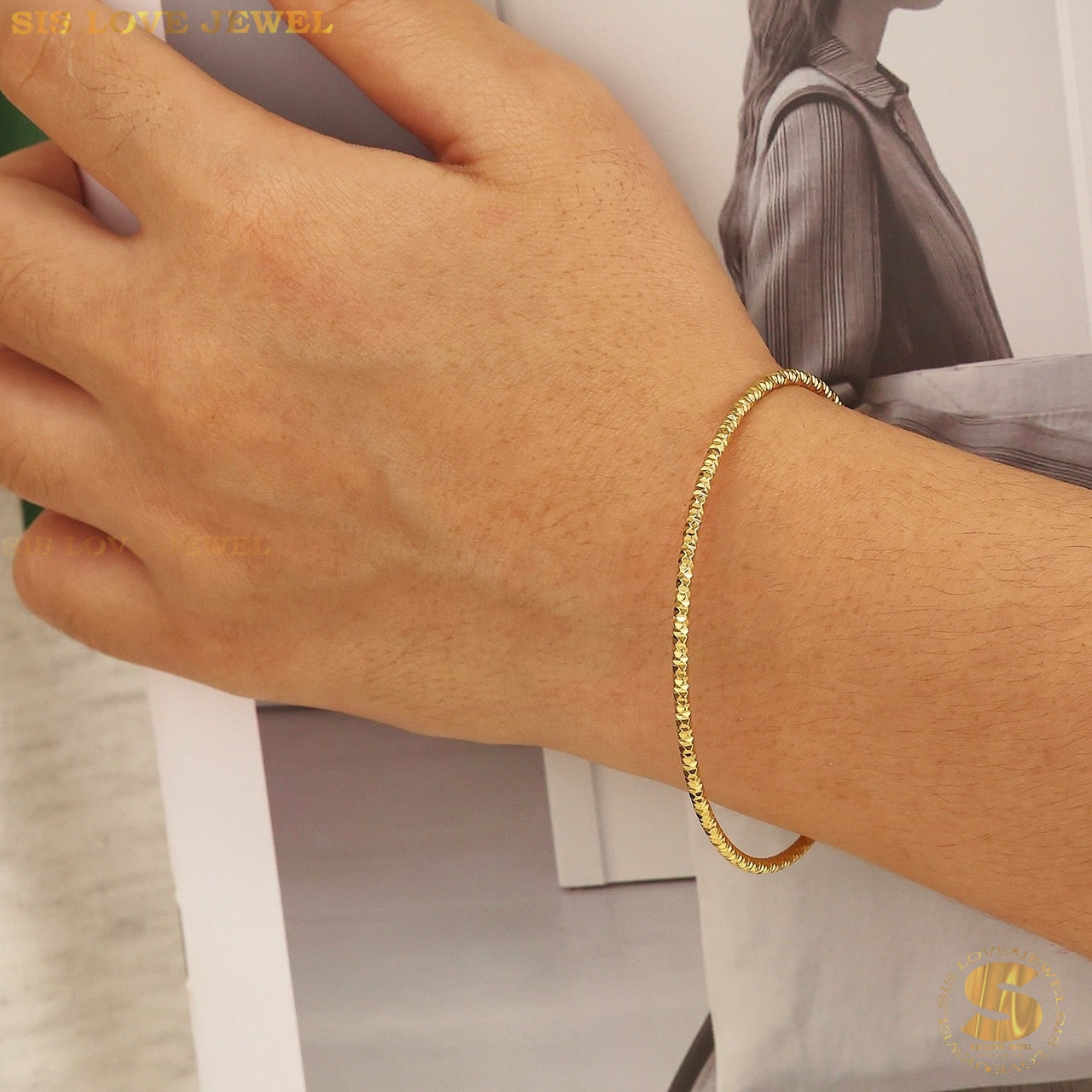 Delicate Touch Gold Bangle H107