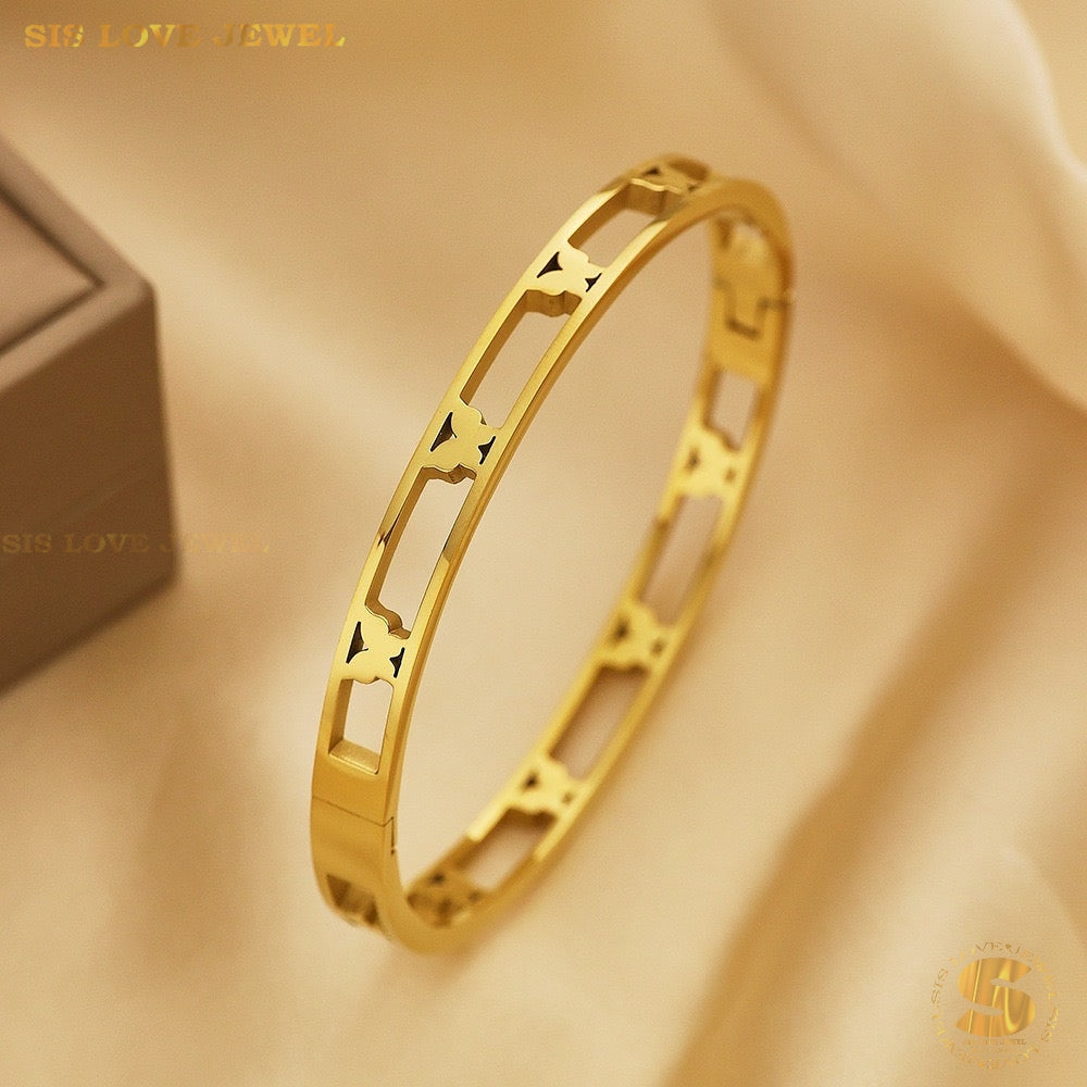 3D Butterfly Oval Bangle H139