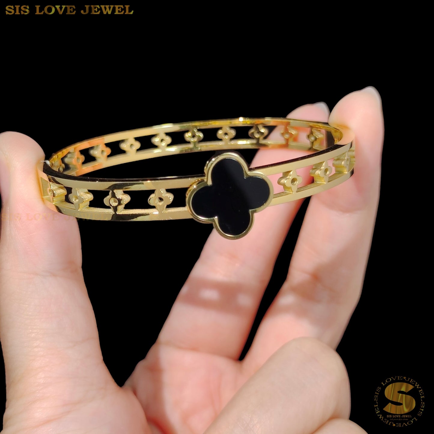 Black Clover Hollow Oval Bangle H144