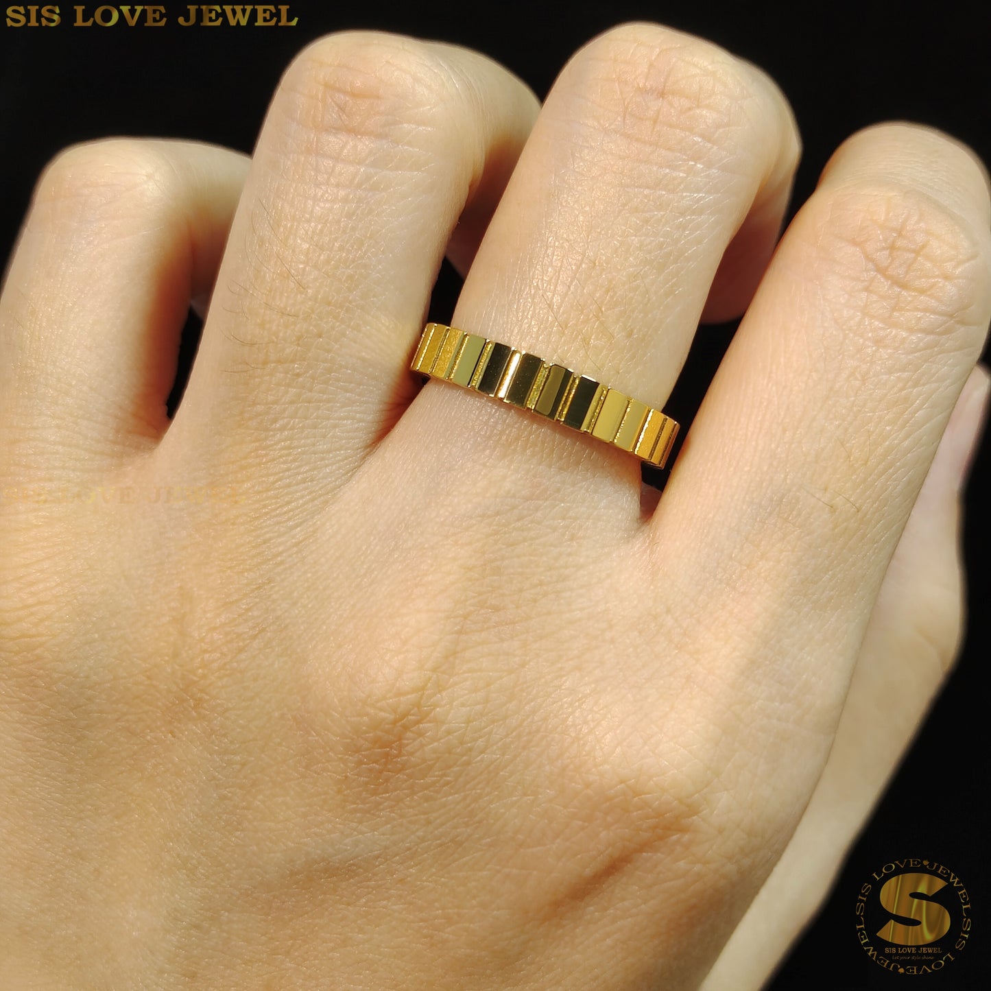 Polished Gold Cube Ring R087