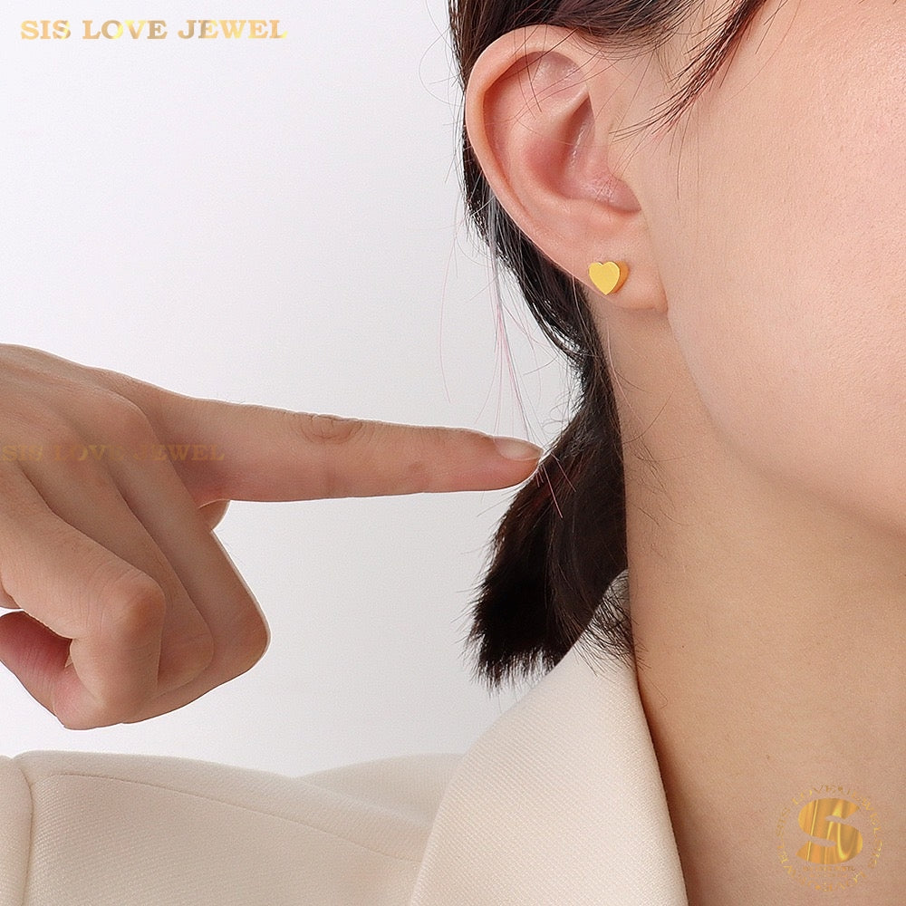 Dainty Love Heart Studs S037