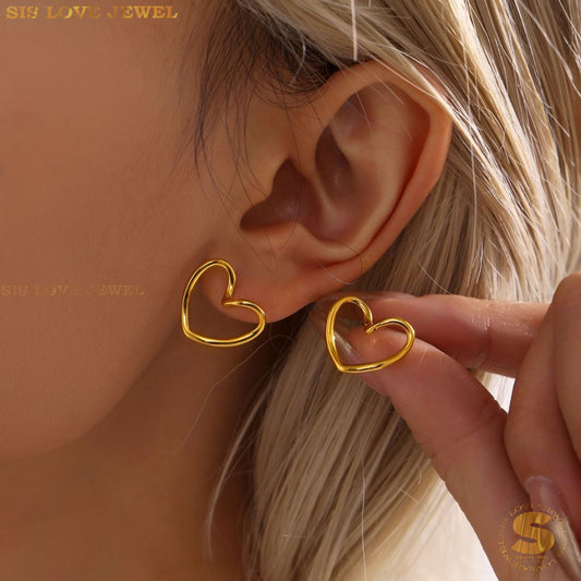 Elegant Heart Stud Earrings S042