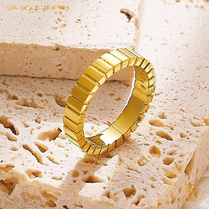 Polished Gold Cube Ring R087