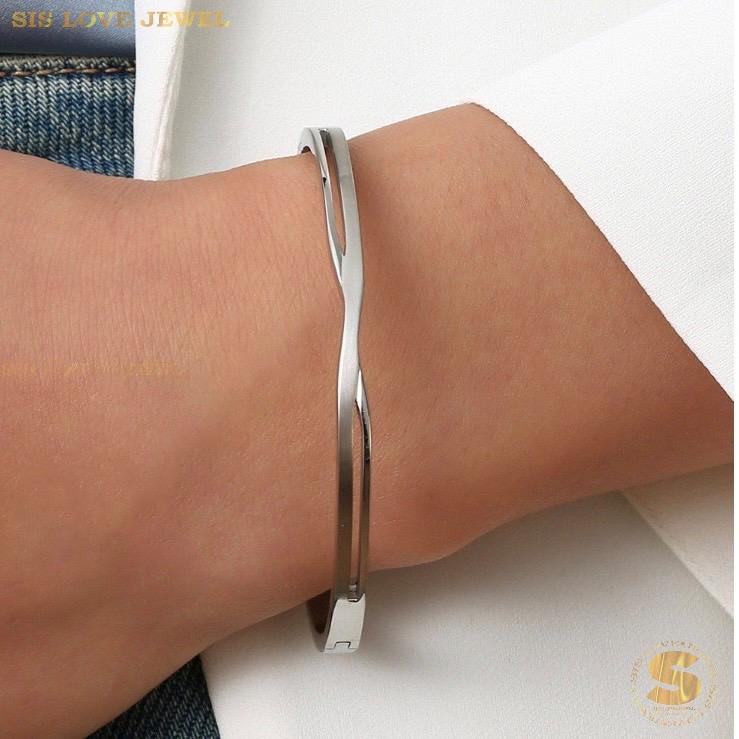Cross Oval Bangle H099 Silver