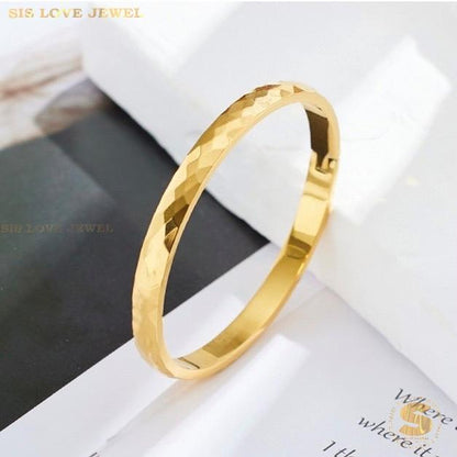 Minimalist Oval Bangle H093 Gold