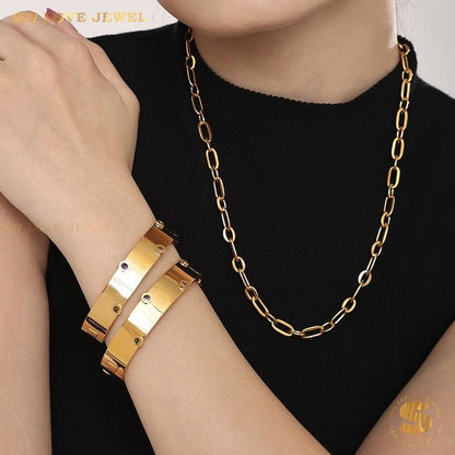 Sleek 18K Gold Layered Chain Necklace N144