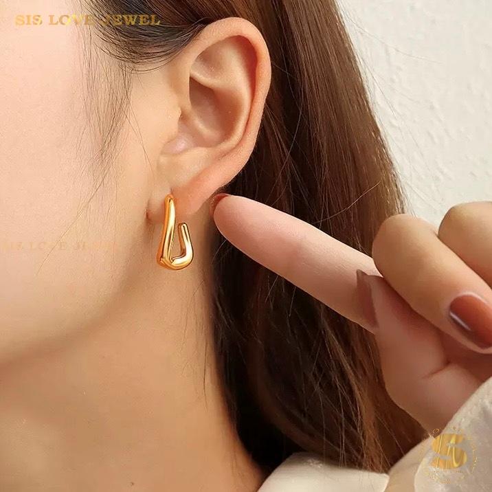 Chic 18K Gold C-Hoop Earrings S055