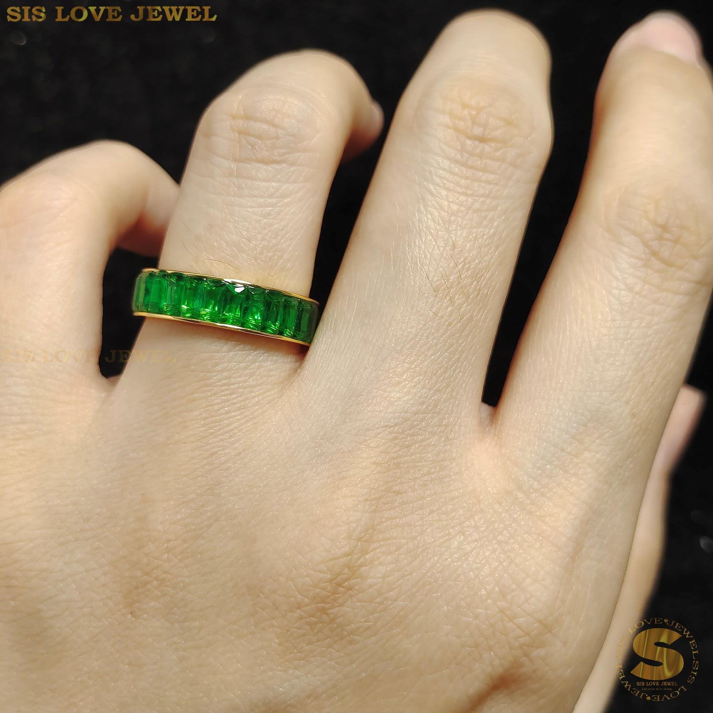 Cubic Zirconia Band Ring R045
