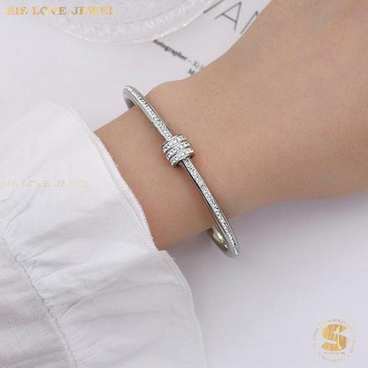 Moonlit Oval Embrace Bangle H090 Silver