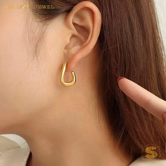 Chic 18K Gold C-Hoop Earrings S055