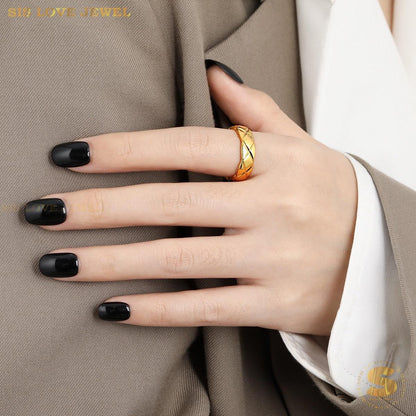 Knot of Love Ring R037