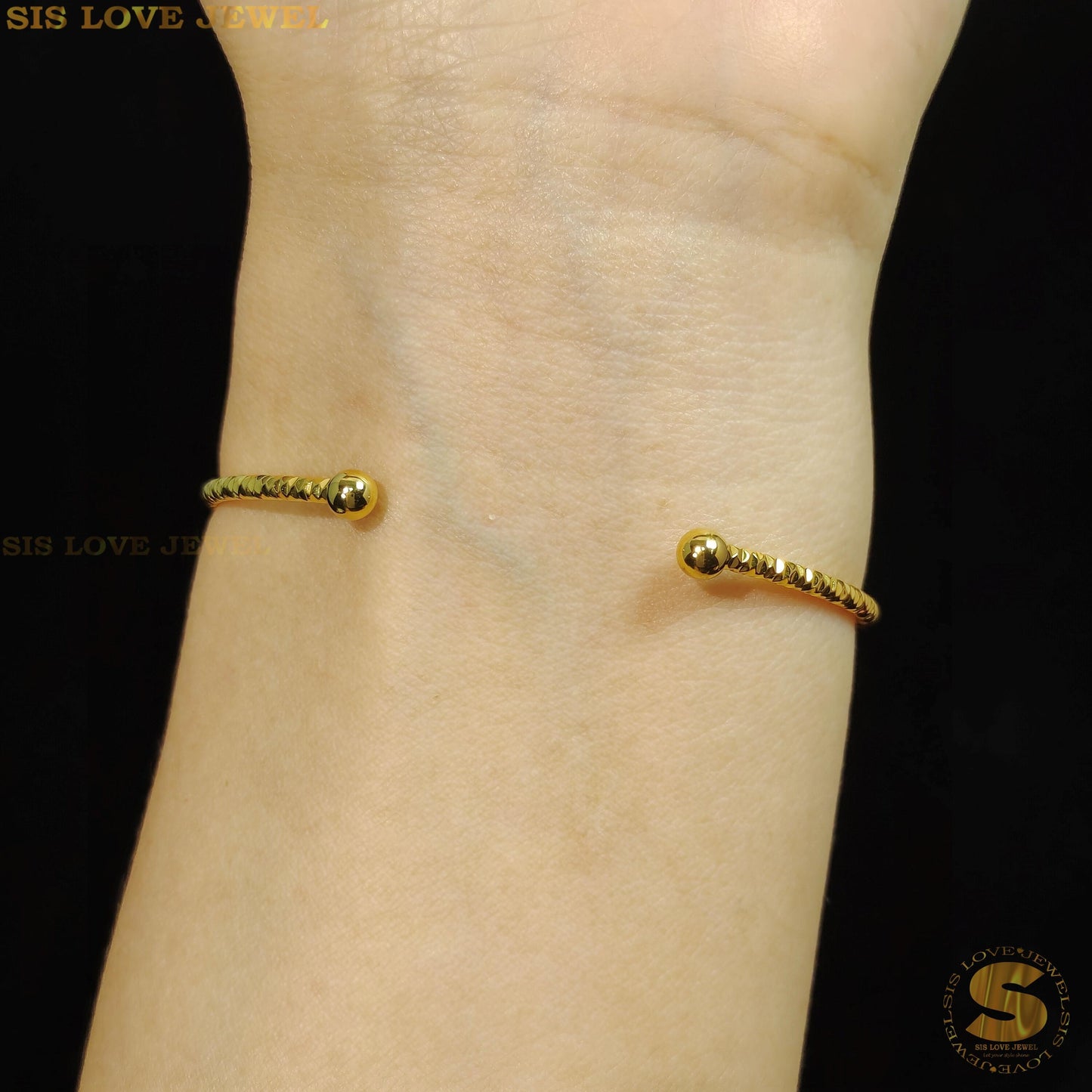 Delicate Touch Gold Bangle H107