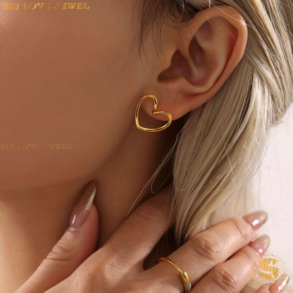 Elegant Heart Stud Earrings S042