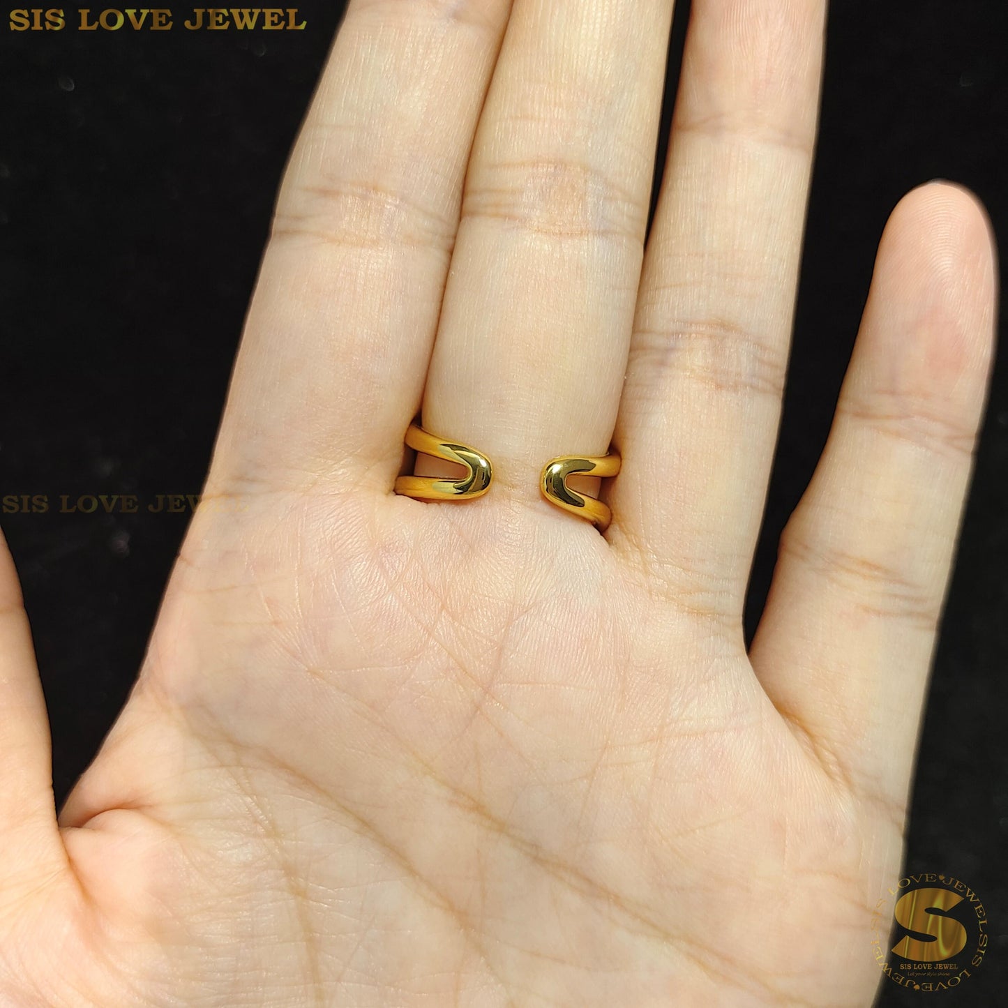 Twist of Elegance Ring R052