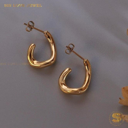 Chic 18K Gold C-Hoop Earrings S055