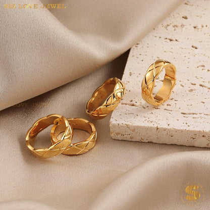 Knot of Love Ring R037