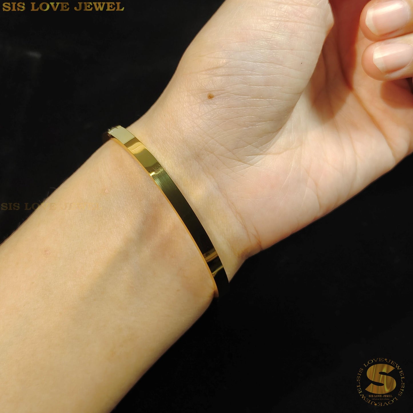 Matte Minimalist Cross Oval Bangle H099