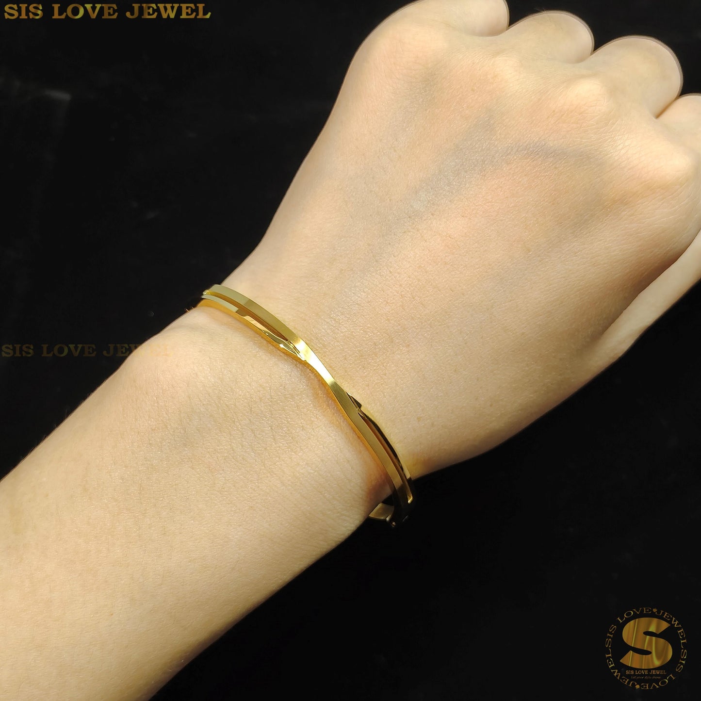 Matte Minimalist Cross Oval Bangle H099